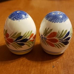 Quimper Salt and pepper shakers